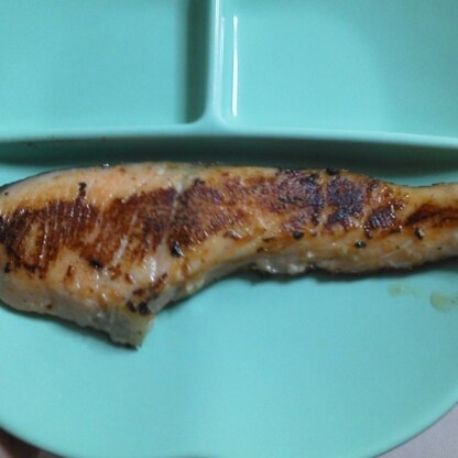 噂の塩麹にチャレンジしてみました(^o^)いつもの鮭が、上品なお味に☆美味しくいただきました(^-^)v